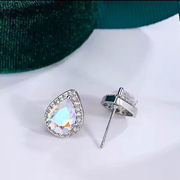 NWT Teardrop Stud Earrings Iridescent Crystal Halo Setting 14K Gold Plated - Picture 6 of 10